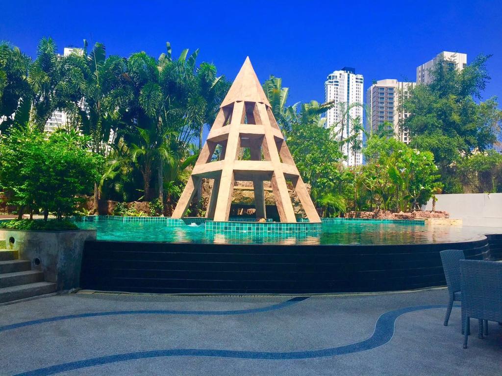 Club Royal Suites Pattaya ภายนอก รูปภาพ